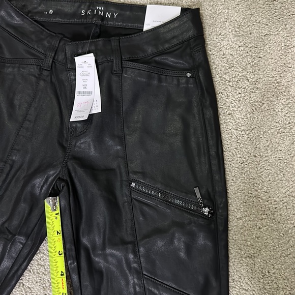 Leather-like Coated Skinny Jeans | Size 0 | WHBM | Color Black - Picture 6 of 7